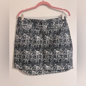 Banana Republic Skirt - Size 8 - Black & White